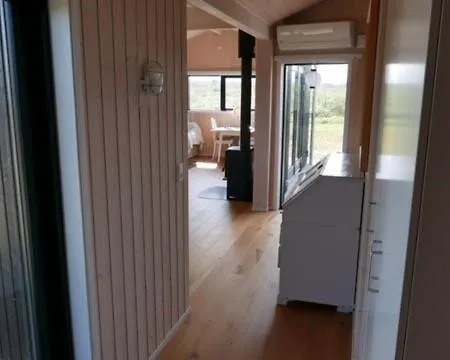 Nice In W/ 2 Bedrooms And Wifi בית נופש